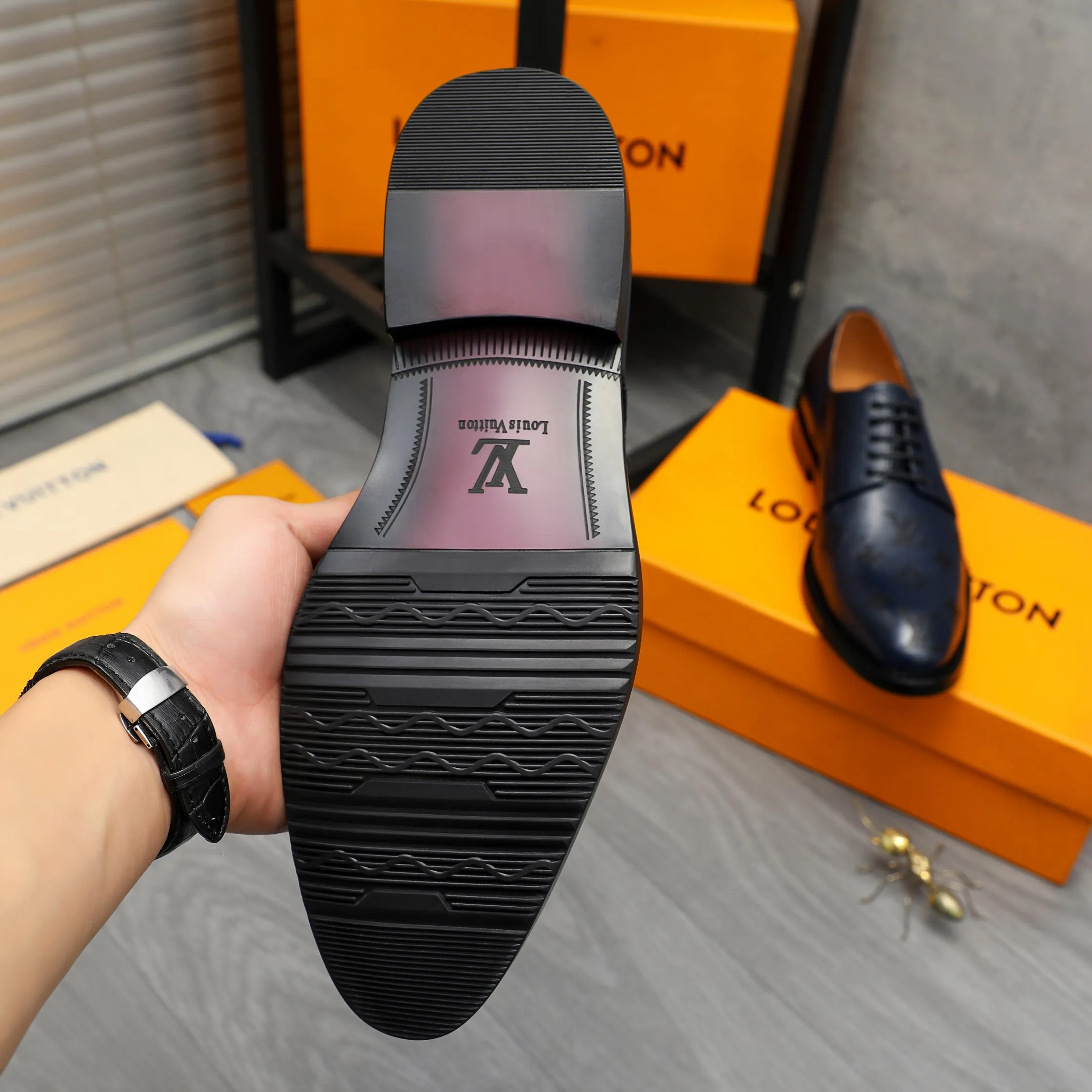Men's shoes 💰p460 Product trademark: LV (Louis Vuitton) business lace-up formal leather shoes Regular size: 39-44 (38.45 custom-made, non-refundable) Product materials: Selected high-quality pebbled cowhide embossed upper, cowhide lining, original rubber outsole